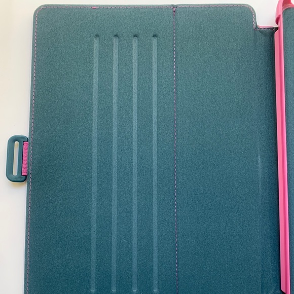 The Speck StyleFolio 9.7 inch iPad Pro - Picture 2 of 4